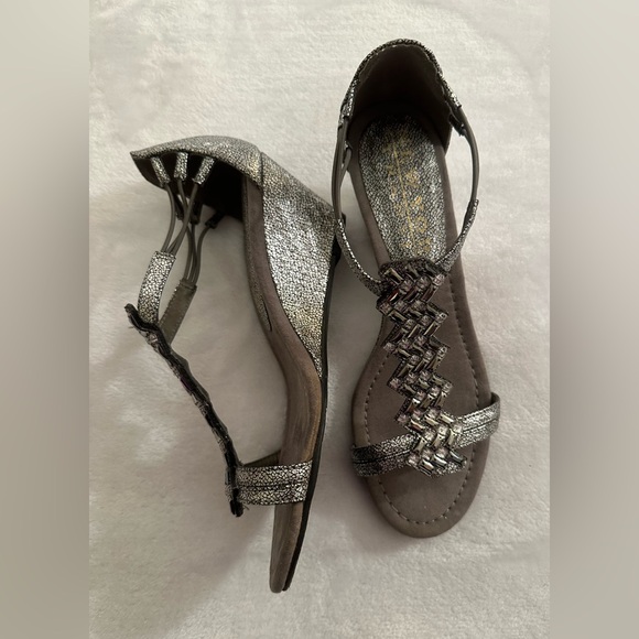 New York Transit silver rhinestone 7.5W wedge heel sandals - Picture 1 of 7